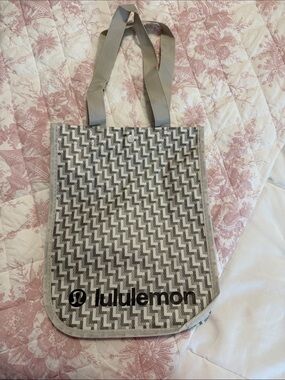 lululemon athletica Beige and Gray Chevron Tote